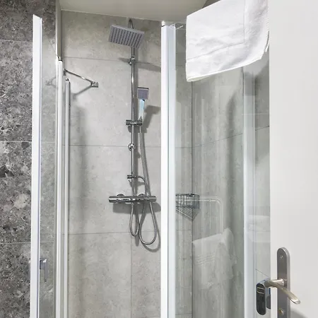 Urban 48 Aparthotel 5*
